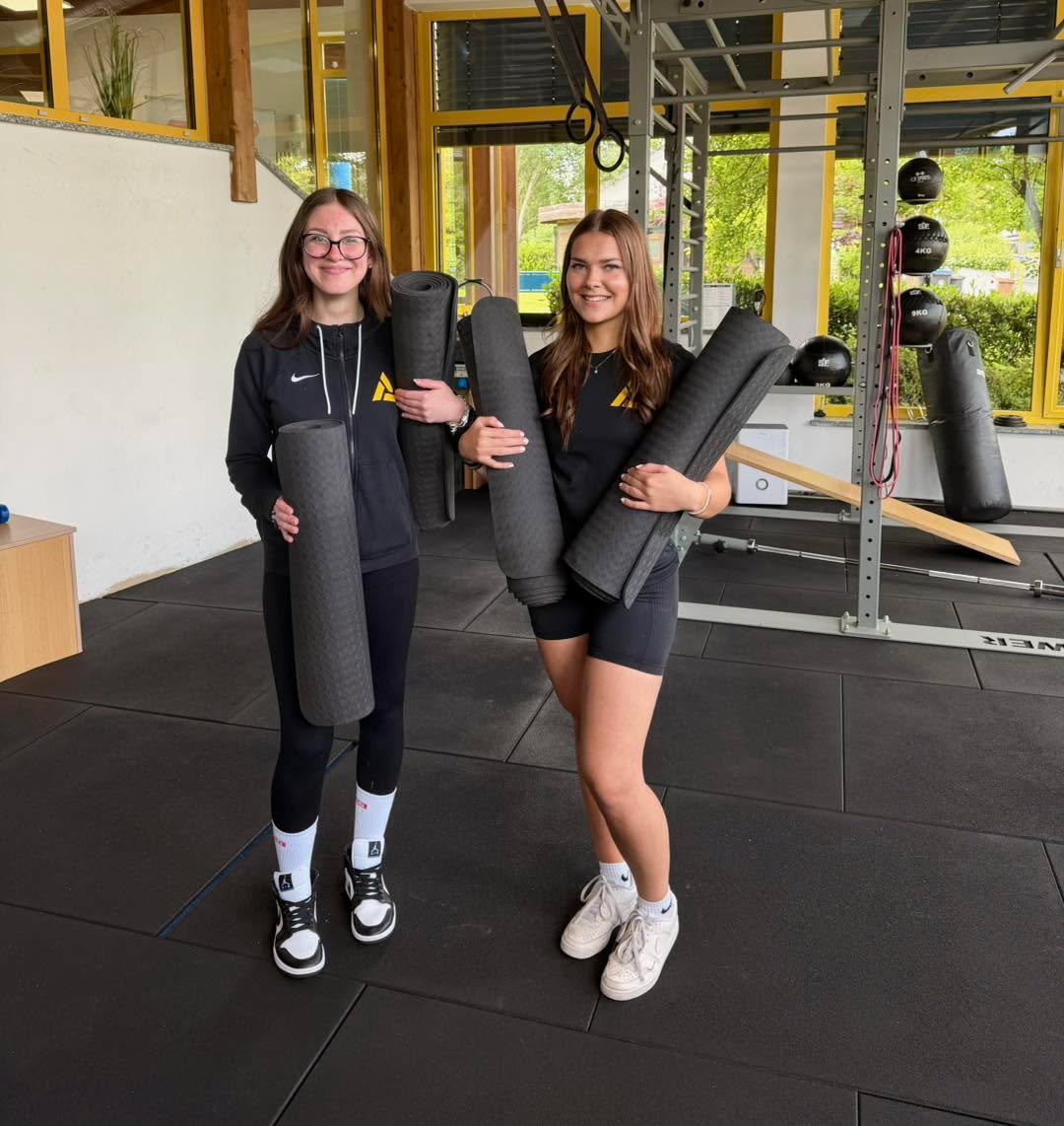 Im Functional Room sind neue Matten für euch! 🏋️‍♀️✨

Bitte bringt die Matten nach dem Training wieder an ihren Platz zu