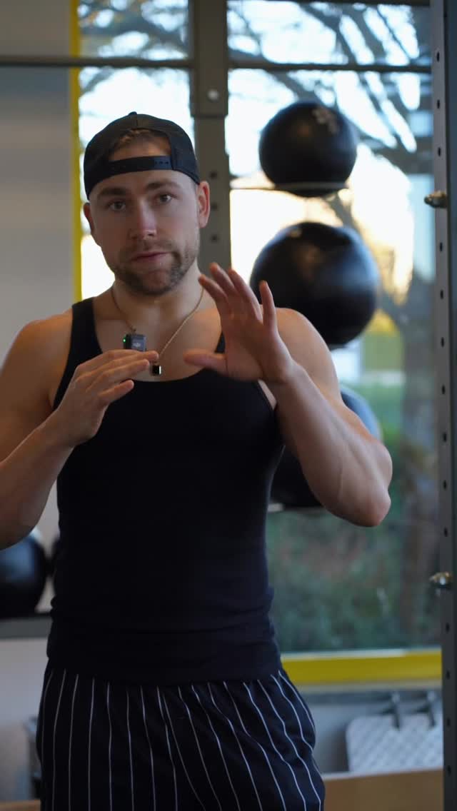 Oberkörpertraining am EGYM – next level!
Rückengeräte, Bauchtrainer, Bizepsmaschine und vieles mehr.
Und für den letzten